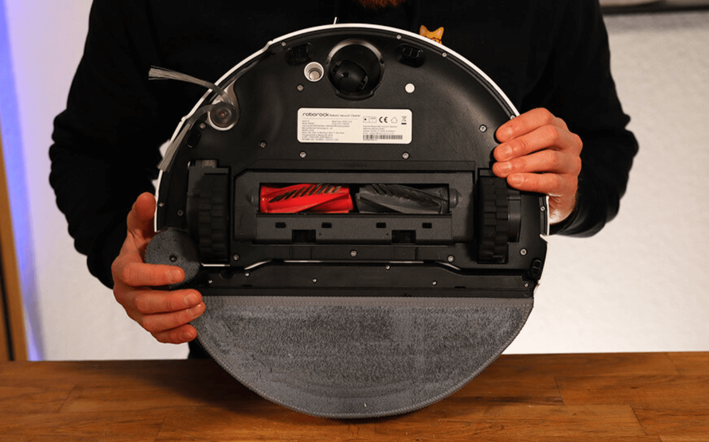 Технология влажной уборки Roborock S9 MaxV Ultra вид снизу.